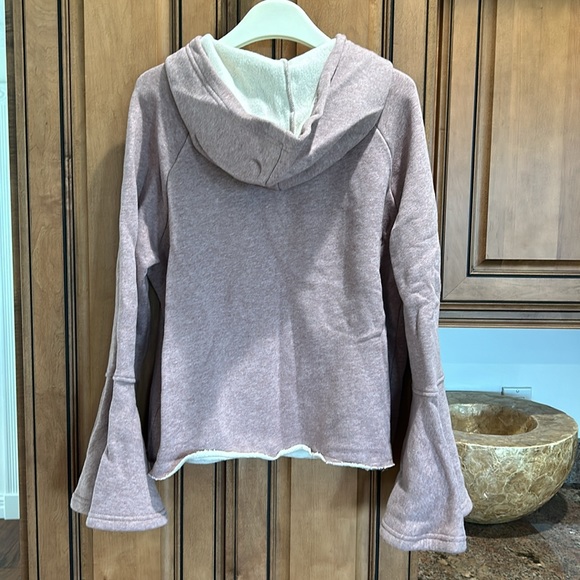 Melrose & Market pink/purple hoodie w bell sleeves. Raw hem. Size small NWOT - Picture 6 of 6